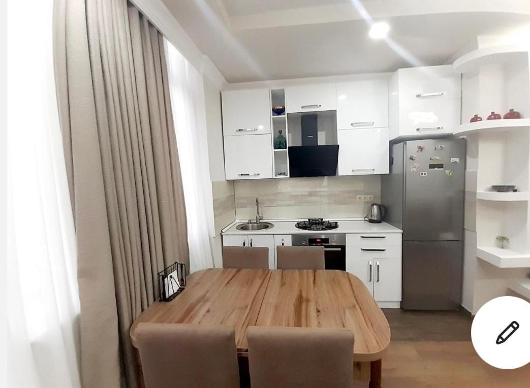 Bn Apartmen'T Lägenhet Batumi Exteriör bild