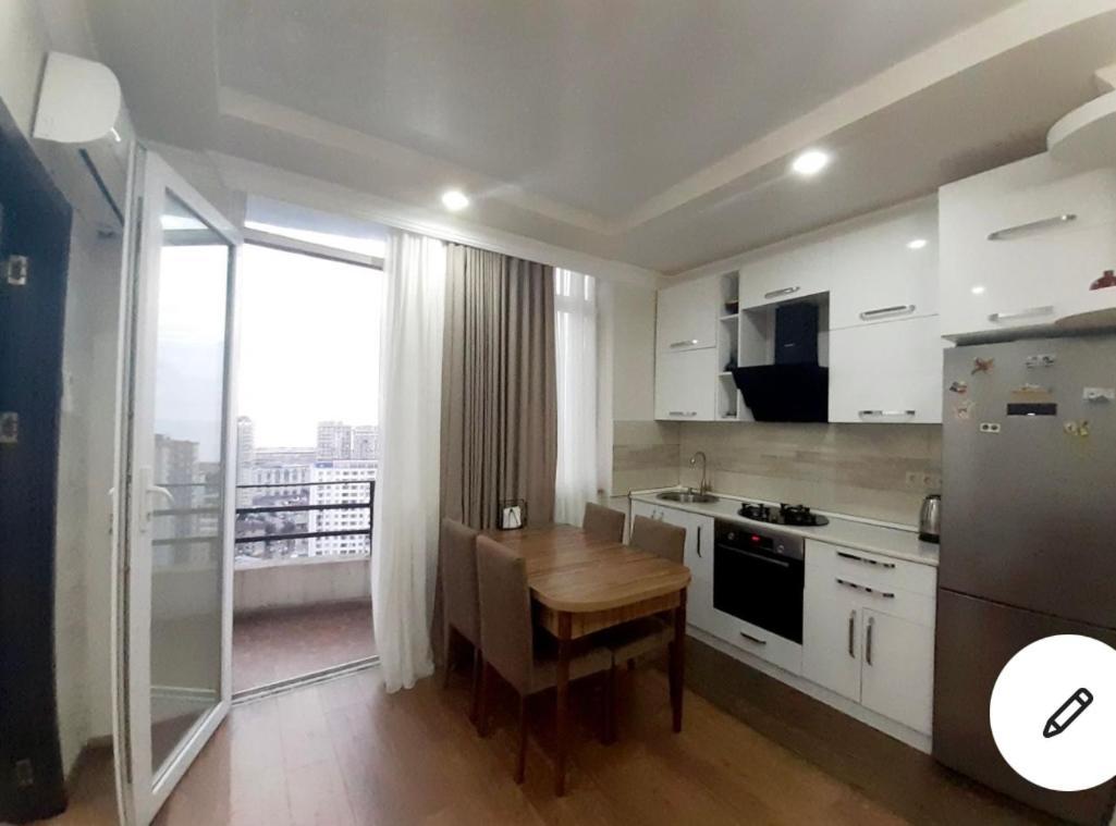 Bn Apartmen'T Lägenhet Batumi Exteriör bild